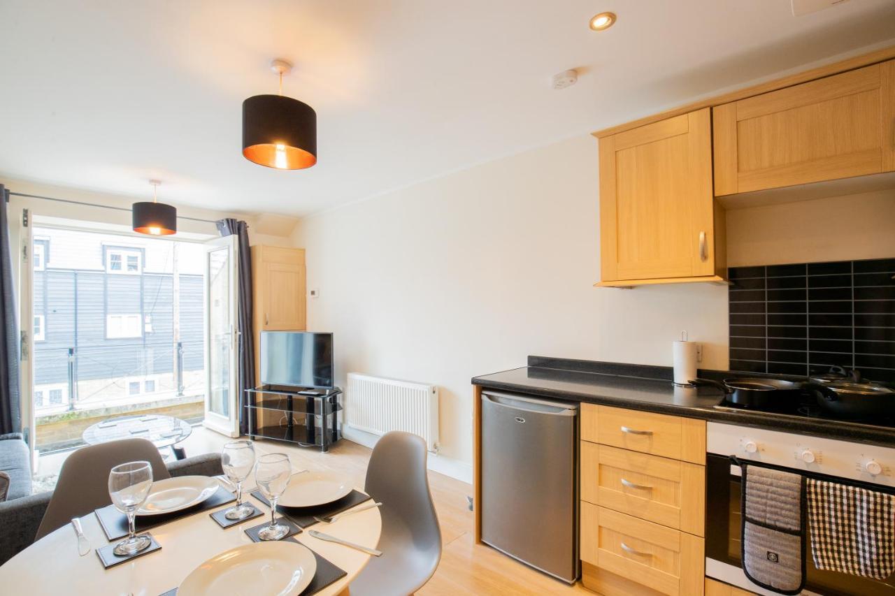 1-Bedroom Apartment With Balcony, Hoddesdon Exterior foto